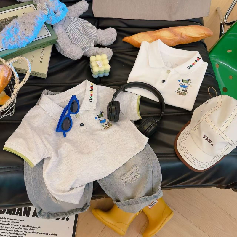 Díszített gyerekek polo felső, rövid ujjú, lazán szabott, pamutkeverék anyag, 2025 nyár