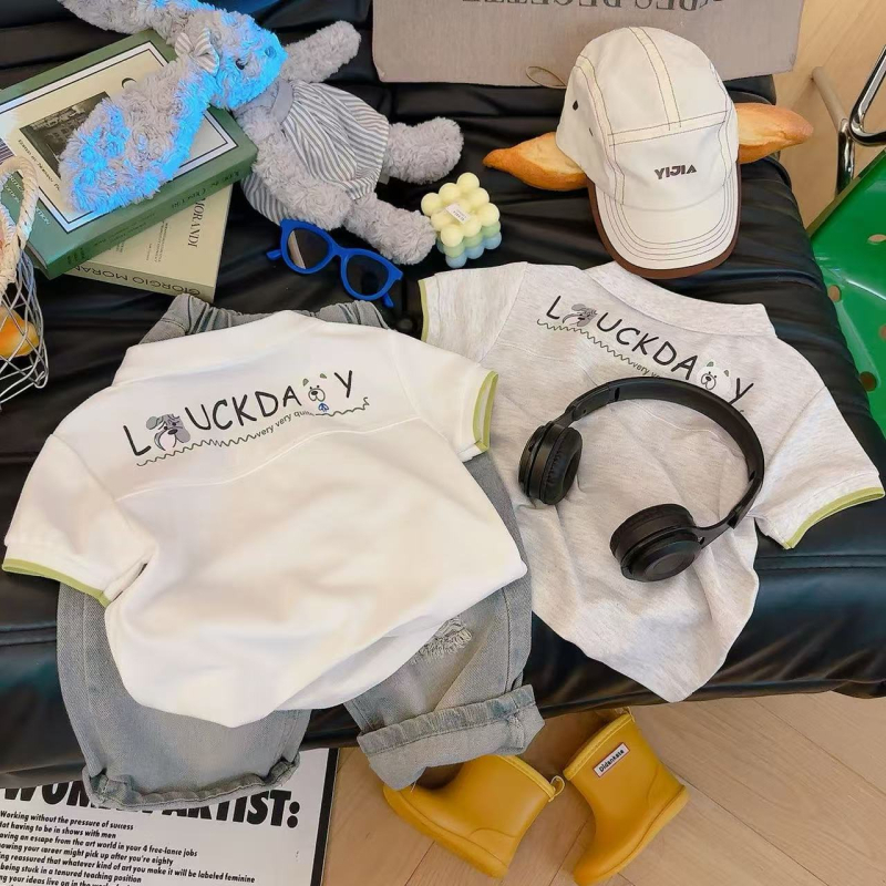 Díszített gyerekek polo felső, rövid ujjú, lazán szabott, pamutkeverék anyag, 2025 nyár