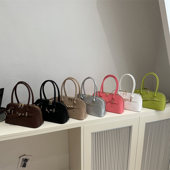 Ženska crossbody torba ispod pazuha - PU koža, gradski minimalistički stil, zatvarač, najlon podstava, dvostruki remen