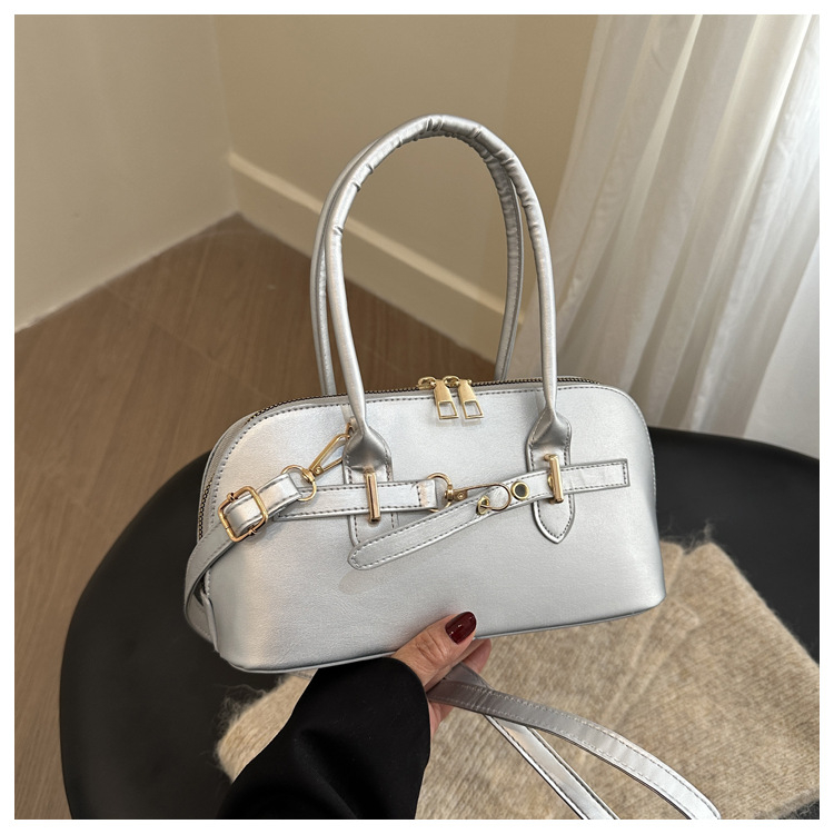 Ženska crossbody torba ispod pazuha - PU koža, gradski minimalistički stil, zatvarač, najlon podstava, dvostruki remen