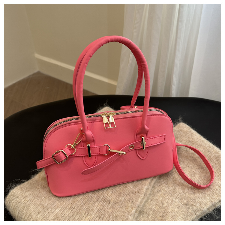 Ženska crossbody torba ispod pazuha - PU koža, gradski minimalistički stil, zatvarač, najlon podstava, dvostruki remen