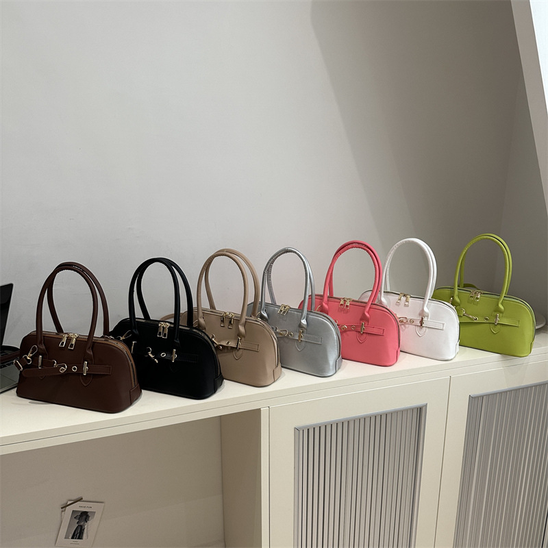 Ženska crossbody torba ispod pazuha - PU koža, gradski minimalistički stil, zatvarač, najlon podstava, dvostruki remen