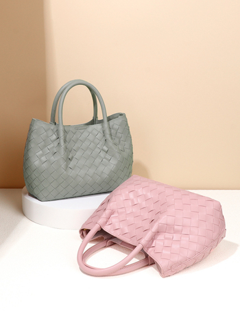 Carlos Milin geantă tote PU țesută manual cu închidere magnetică, buzunar intern cu fermoar și buzunar intern tip patch, căptușeală din poliester, formă orizontală pătrată, curea de umăr simplă