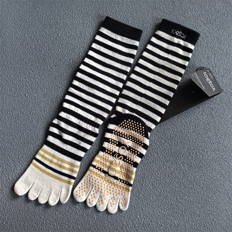 Υψηλές κάλτσες γιόγκα με πέντε δάχτυλα, αντιολισθητικές, απορροφούν τον ιδρώτα, αντιτριβή · 70–80% βαμβάκι