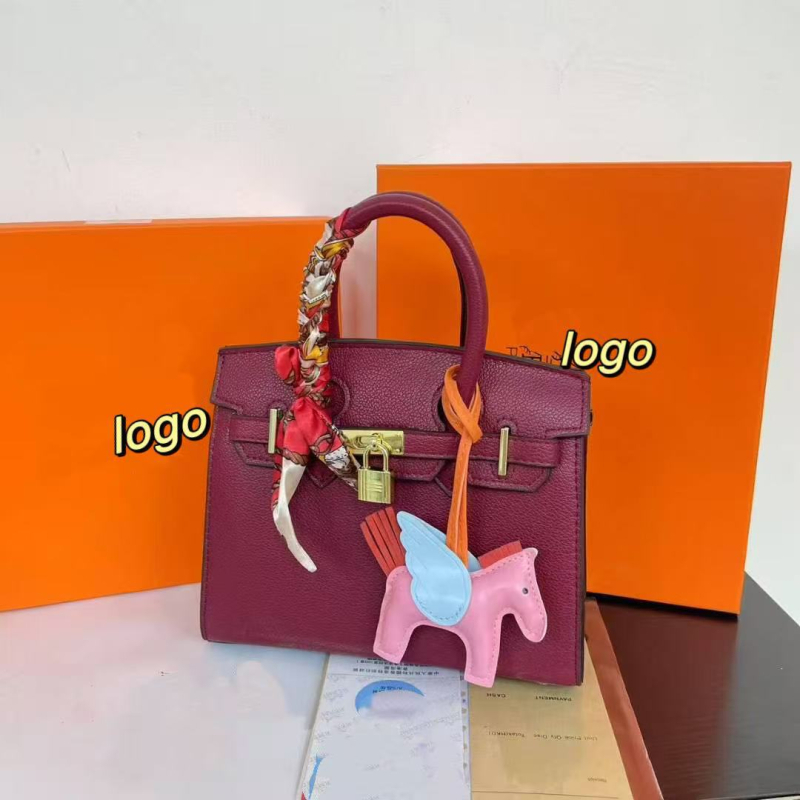 Crossbody torba od PU, horizontalni kvadratni oblik, podstava od sintetičke kože, zatvaranje poklopcem, unutarnja džep za mobitel