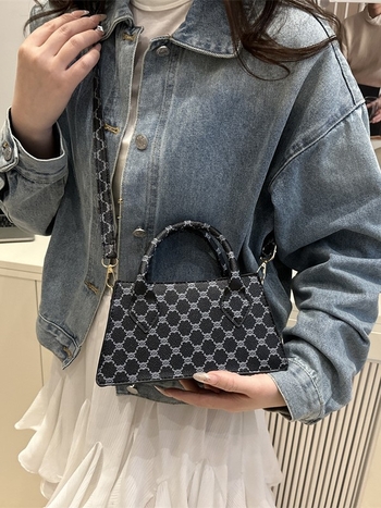 Torba za ruke s kariranim uzorkom i kontrastnim šivanjem – ulični stil, PU materijal, vodoravni kvadratni oblik, zatvaranje na zip, unutarnja džep za telefon