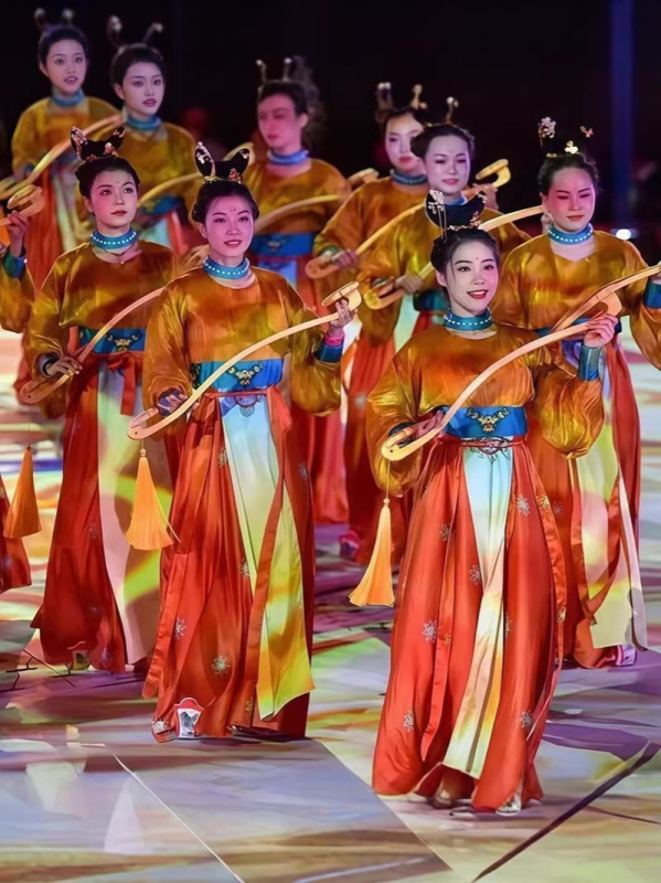 Tang-dinasztia kínai stílusú táncruha, hímzett, Modal anyag nyúl szőrével és poliészterrel keverve, széles szoknya