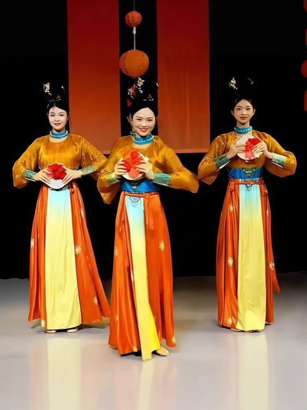 Tang-dinasztia kínai stílusú táncruha, hímzett, Modal anyag nyúl szőrével és poliészterrel keverve, széles szoknya