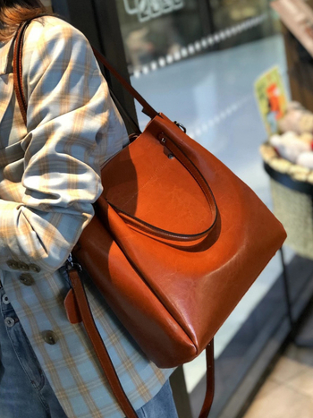 Ženska kožna torbica bucket stil, vertikalni kvadratni oblik, zatvarač, velika kapaciteta