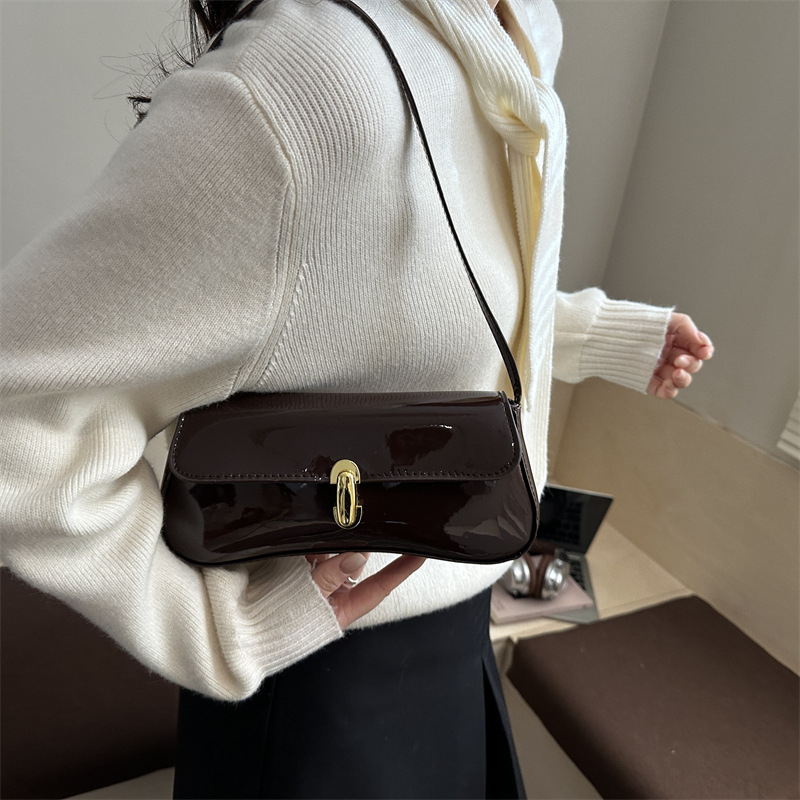 Ženska baguette torbica za pod pazuhom — PU, urbani minimalistički stil, horizontalni kvadratni oblik, magnetska kopča, poliester podstava, pretinac za telefon, džep na zatvarač, jedan naramenica