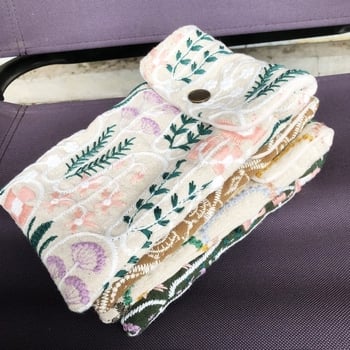 Τσάντα κινητού τηλεφώνου, χειροποίητη με βαριά κέντημα (Υλικό: βαμβάκι και λινό; Άνοιγμα: Κάλυμμα τύπου; Σχήμα: οριζόντιος τετράγωνος; Εσωτερική επένδυση: βελούδο)