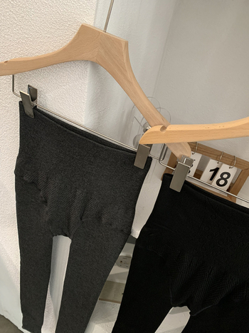 Pamutkeverék fonalból készült harisnyanadrág, meleg és vastag, 9/10 hossz, magas elasztikusság, zoklis stílus