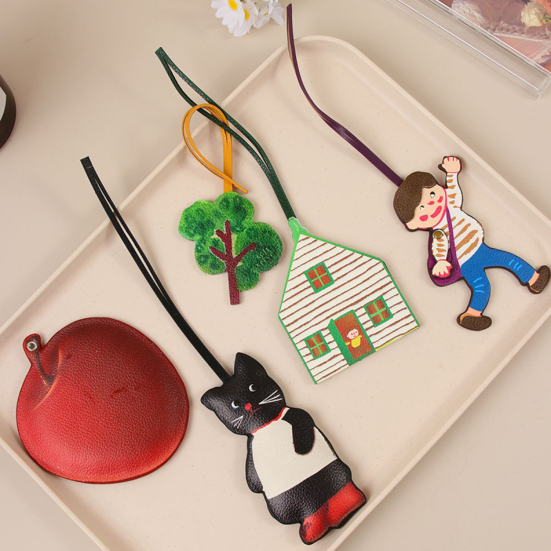 PU táska dísz és kulcstartó, 3D-s rajzfilm dizájn, félig kézműves, Ins stílus, rajzfilm motívum, téma: alma karakter és fekete macska