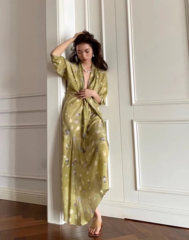 Svilena haljina s vintage printom, V-izrez, A-linija, visokim strukom