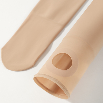 Nylon harisnya fenntartja a fenék emelését, egyszínű mintázat, közepes vastagság, T-crotch