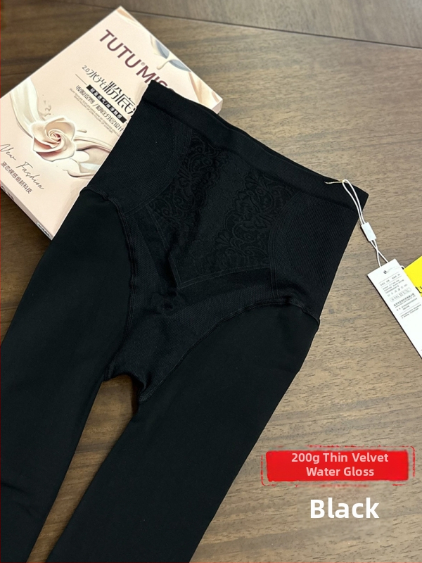 Nylon harisnya fenntartja a fenék emelését, egyszínű mintázat, közepes vastagság, T-crotch