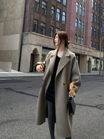 Ženski vuneni kaput – dvostrani, 95% vuna, dugačak kroj, ovratnik tipa saka, bez glačanja