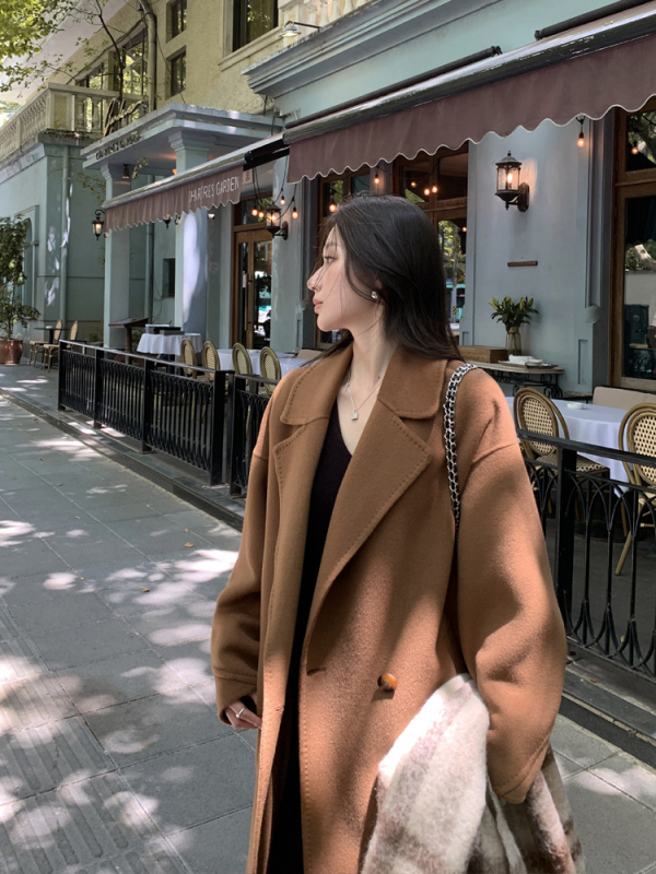 Ženski vuneni kaput – dvostrani, 95% vuna, dugačak kroj, ovratnik tipa saka, bez glačanja