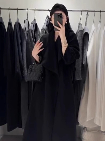 Ženski vuneni kaput, debeo, dugačak preko 100 cm, zatvaranje šnuralom, dugi rukavi, 95%+ vunа