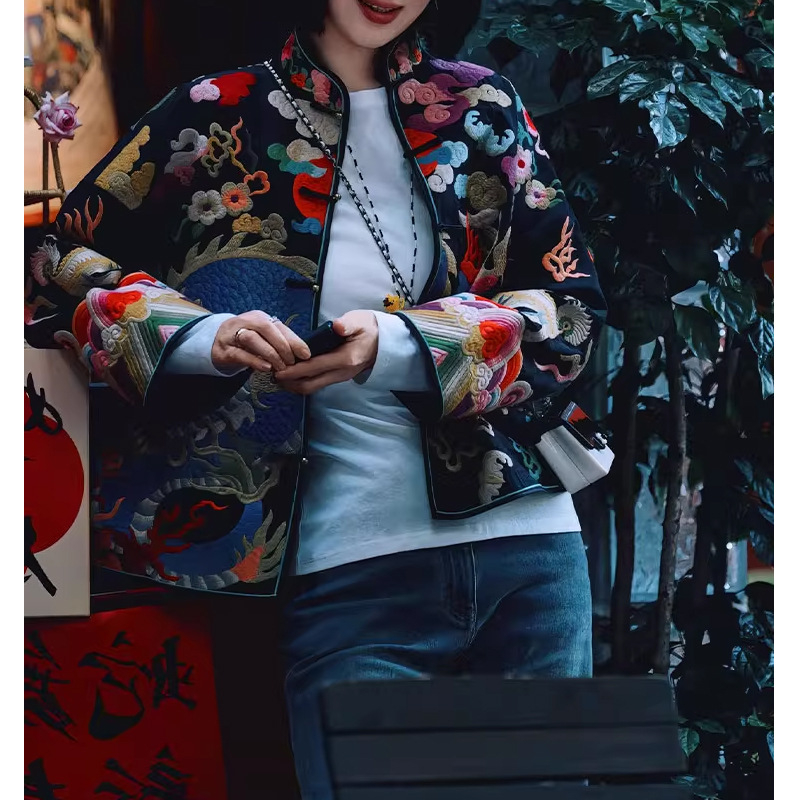 Ženska jakna s izvezenim kineskim stilom, slobodan kroj, poliester, dugi rukavi, okrugli ovratnik, tehnika kolage/šivanja