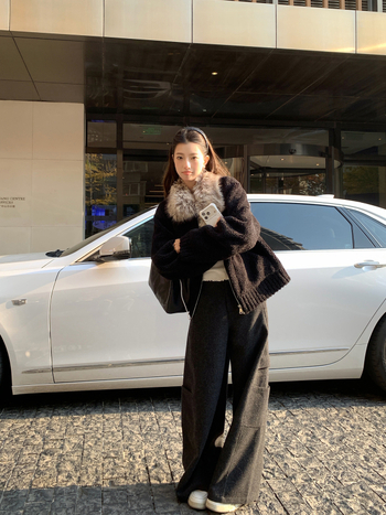 Női mű báránybőr kabát, szűk fazon, normál hosszúságú (50–65 cm)