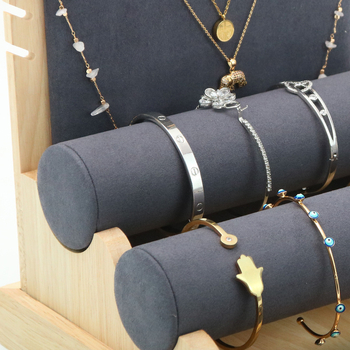 Многофункционална стойка за бижута, изработена от бамбук и дървен микрофибър, подходяща за пръстени, гривни и колиета.