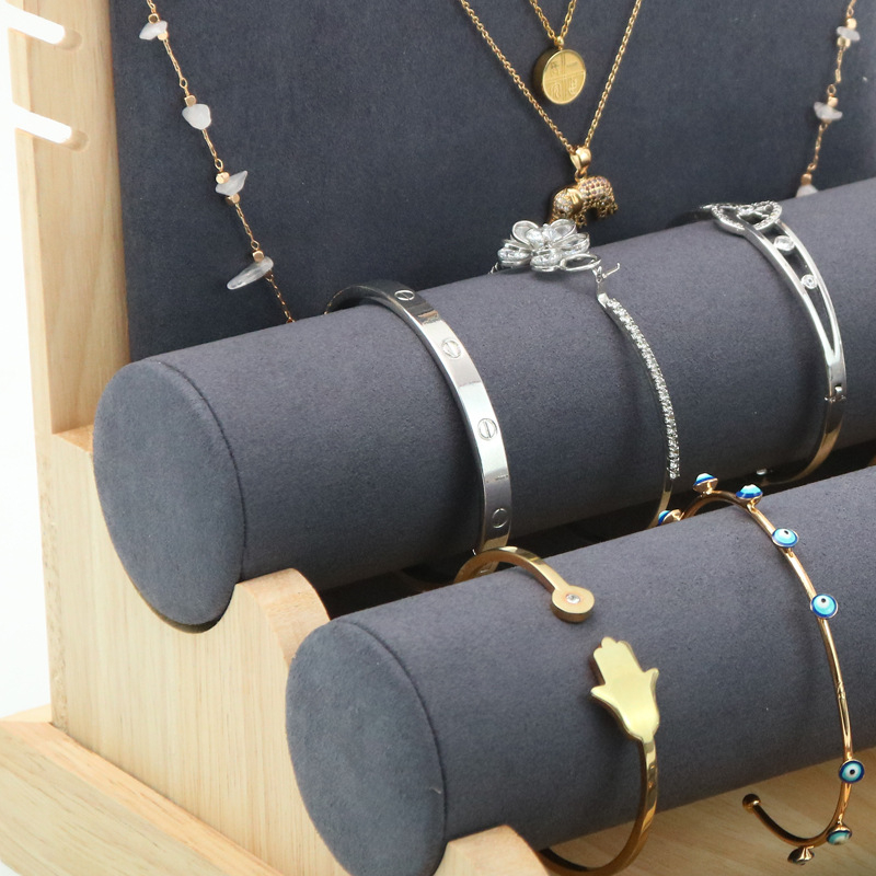 Многофункционална стойка за бижута, изработена от бамбук и дървен микрофибър, подходяща за пръстени, гривни и колиета.