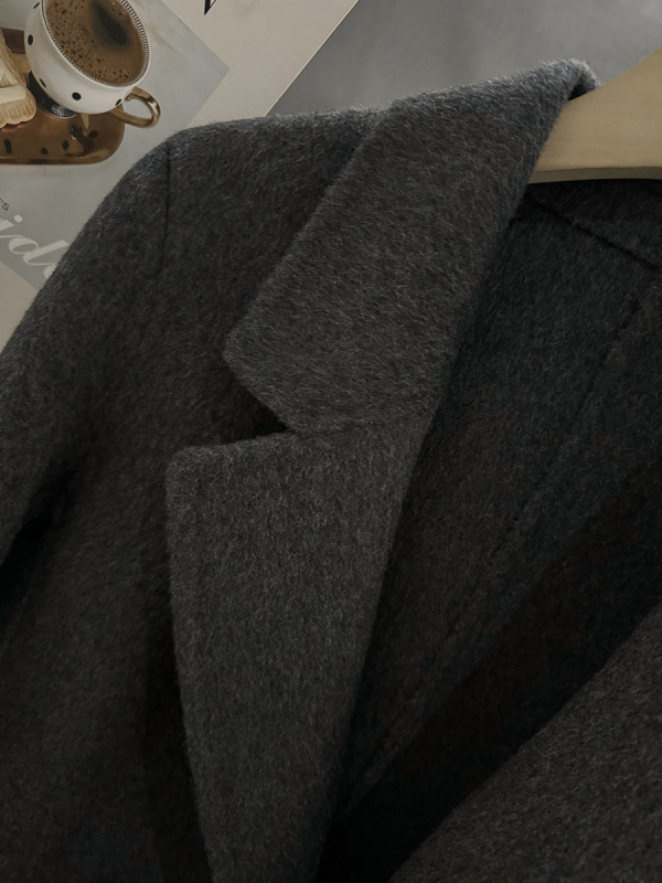 Ženski dvostrani vuneni kaput, grafitno siva, ležeran kroj, dvostruko kopčanje, ovratnik sakoa, standardna duljina (50–65 cm)