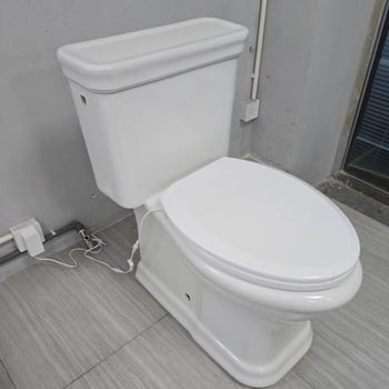 Inteligentný kryt na WC s okamžitým vykurovaním a vykurovaním sedadla, materiál PP doska, nastaviteľný rozstup otvorov 80–200 mm, model F003-02, štýl štandardný / modern minimalistický