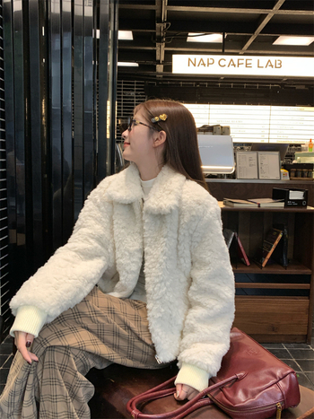 Kabát reverrel, poliészter anyagból, vastag töltettel, koreai stílusban