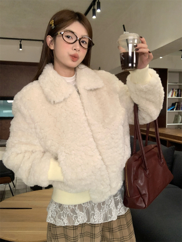 Kabát reverrel, poliészter anyagból, vastag töltettel, koreai stílusban