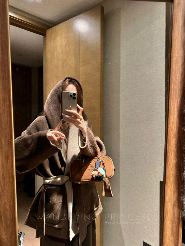 Női gyapjú kabát kapucnival, color-block, megfordítható, laza szabású, közepes hosszúságú