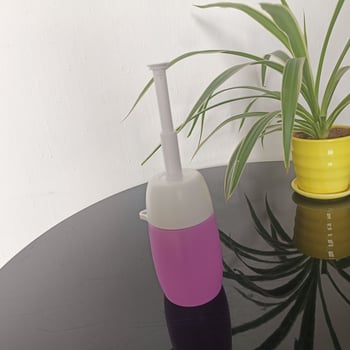 Ručný prenosný irigator pre poporodnú hygienu, nastaviteľný tlak vody, samočistiaca tryska, nastaviteľná vzdialenosť otvorov 80–200, model P013-01, ABS