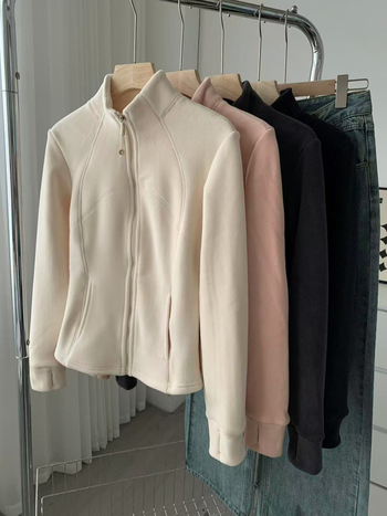 Női dzseki álló gallérral, szűk fazon, cipzár, hosszú ujjú, vastag anyag