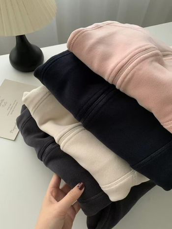 Női dzseki álló gallérral, szűk fazon, cipzár, hosszú ujjú, vastag anyag