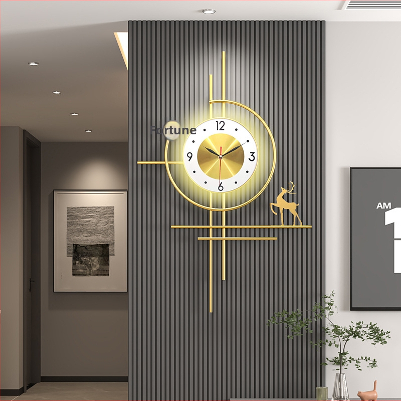 Nástenné hodiny, solárne napájanie, tichý chod, kovové telo, kovový ciferník, plastové zrkadlo