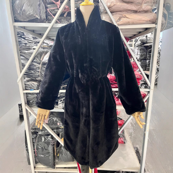 Dugi ženski kaput od umjetnog krzna, elegantan stil, ovratnik s polu-stalnim visokim dijelom, duljina 80–100 cm, zima 2025