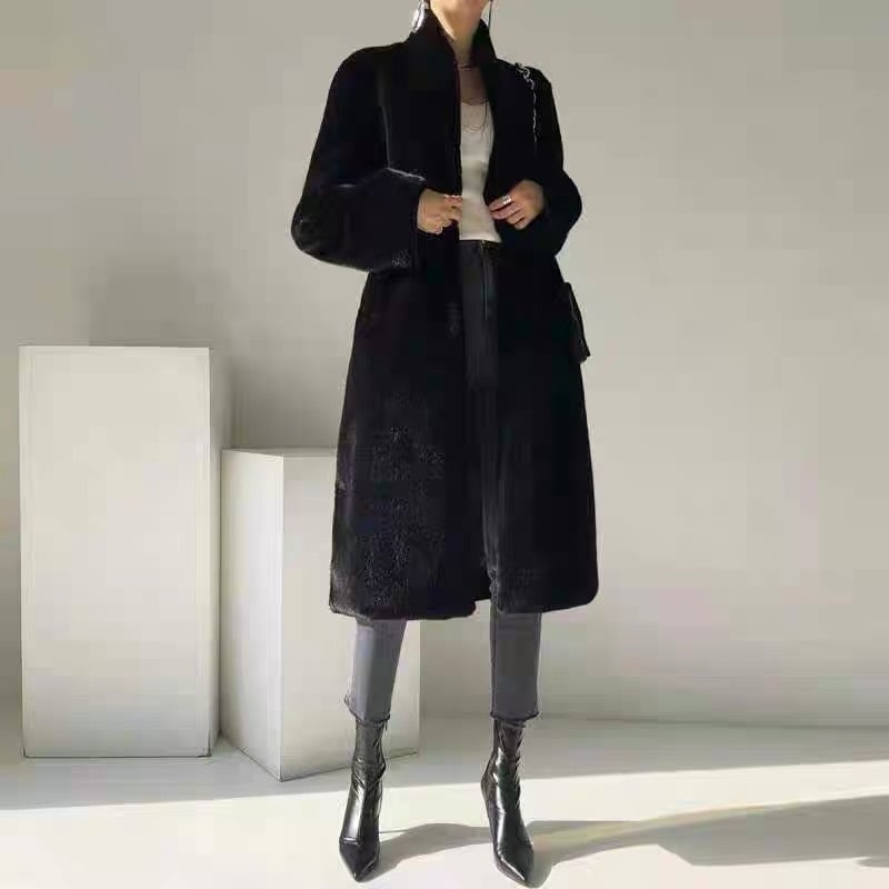 Dugi ženski kaput od umjetnog krzna, elegantan stil, ovratnik s polu-stalnim visokim dijelom, duljina 80–100 cm, zima 2025