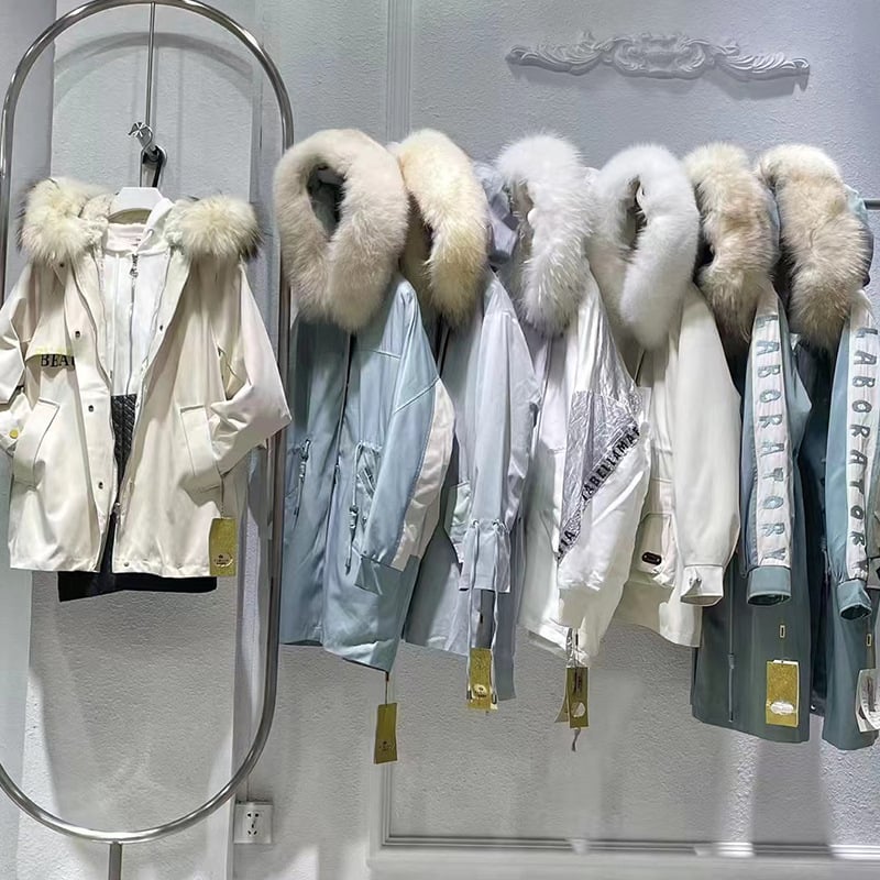 Rex nyúl szőrme béléses parka, róka szőrrel díszített gallér, poliészter anyag, középhosszú, téli 2025