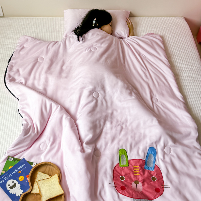 Gyerekeknek szóló alvózsák / takaró, 100% pamut anyag, súly 1.6-2 kg, töltet 20% szója rost + 80% poliészter rost, egyszerű stílus