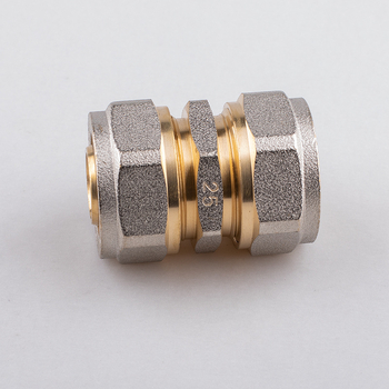 Αλουμινοπλαστικά εξαρτήματα σωληνώσεων με εσωτερικές και εξωτερικές βίδες για ζεστό και κρύο νερό, διαμέτρους 1/2–32, δυνατότητα εξατομίκευσης επεξεργασίας