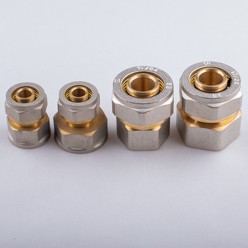 Αλουμινοπλαστικά εξαρτήματα σωληνώσεων με εσωτερικές και εξωτερικές βίδες για ζεστό και κρύο νερό, διαμέτρους 1/2–32, δυνατότητα εξατομίκευσης επεξεργασίας