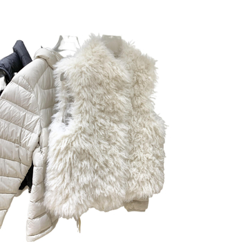 Női ujjatlan műszőrmés mellény lehajtható gallérral, szabályos hosszúságú, anyag: imitált gyapjú