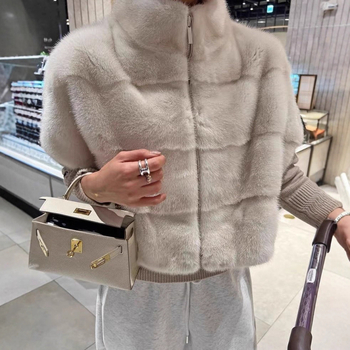 Mink krzneni prsluk – elegantan bez rukava, srednja duljina 50–65 cm, Zima 2025