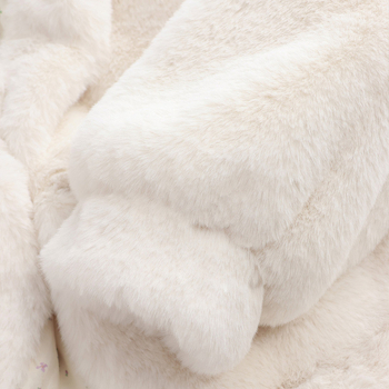 Ženski kaput od zecje dlake, debeli i topli, s stojećim ovratnikom i dugim rukavima (Materijal: poliester; Glavni materijal 90–95% poliester; Dugi rukavi; Stojeći ovratnik)