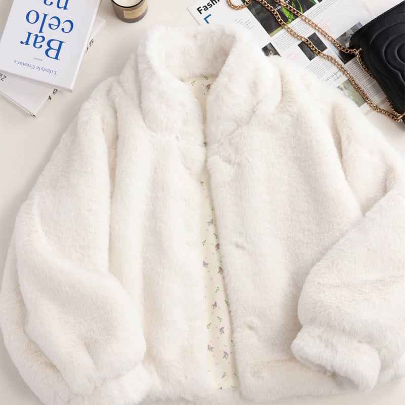 Ženski kaput od zecje dlake, debeli i topli, s stojećim ovratnikom i dugim rukavima (Materijal: poliester; Glavni materijal 90–95% poliester; Dugi rukavi; Stojeći ovratnik)