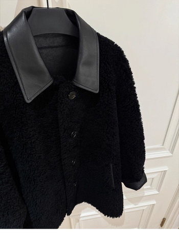 Ženski krzneni kaput od čiste vune, srednja duljina, dugi rukavi, ovratnik: rever, elegantan gradski stil