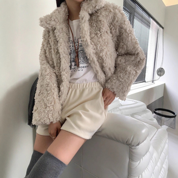 Kaput od krzna u korejskom stilu, kratka duljina 40–50 cm, dugi rukavi, ovratnik tip lapel, za žene