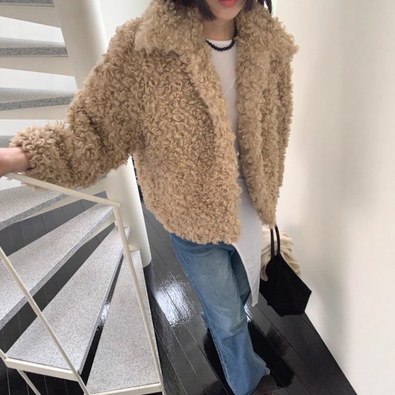 Kaput od krzna u korejskom stilu, kratka duljina 40–50 cm, dugi rukavi, ovratnik tip lapel, za žene