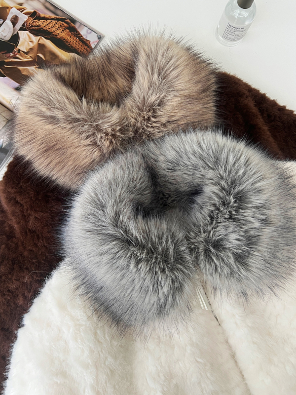 Ženski kratki kaput od umjetnog krzna s velikim ovratnikom, umjetna ovčja vuna, dugi rukavi, slatkog stila, zima 2025